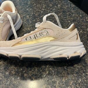 Women’s Cream and Gold Ryka Devotion X Max Classic Walking Sneakers Size 6